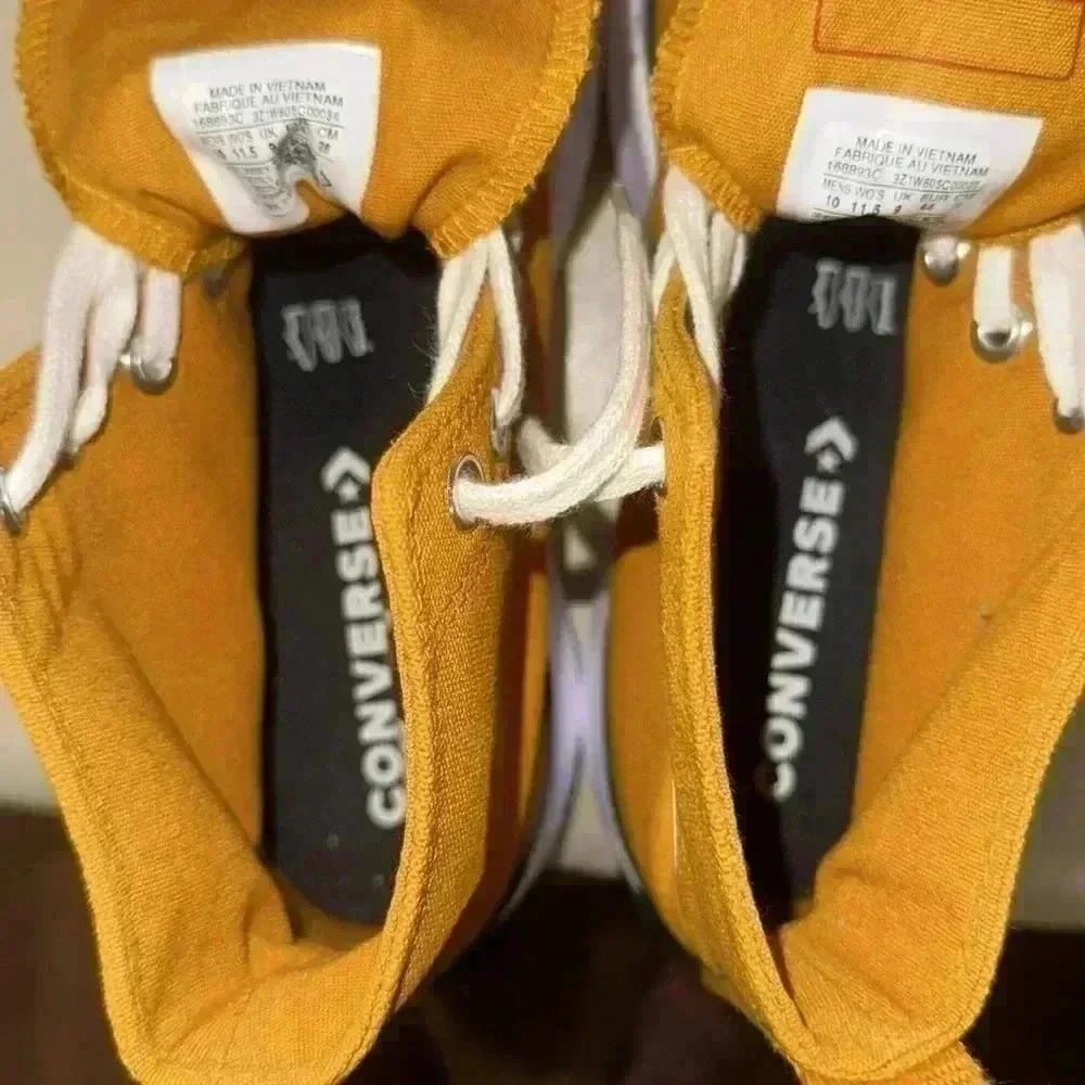 Converse Run Star Hightops Size 10 - image 8